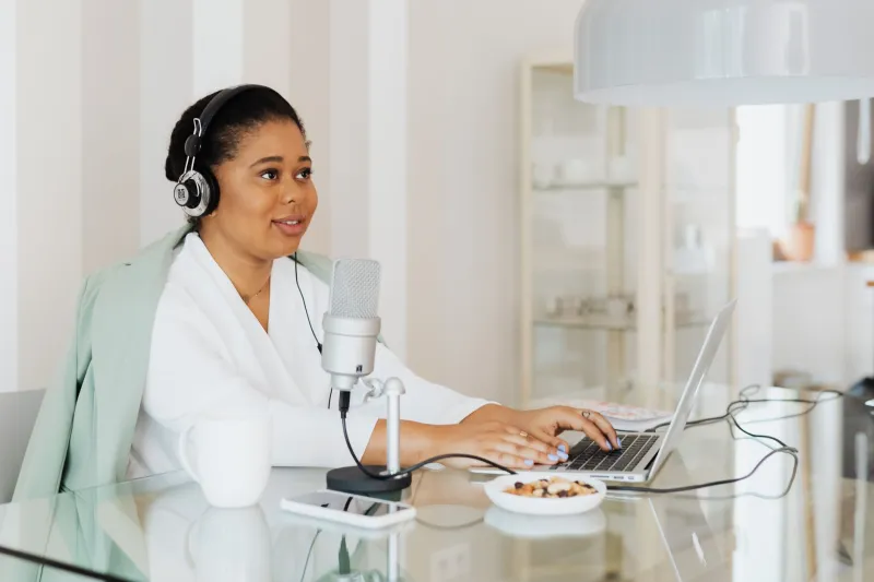 Scooped by a Guy in His Spare Bedroom: Why Indie Podcasters Are Beating the Big Newsrooms
